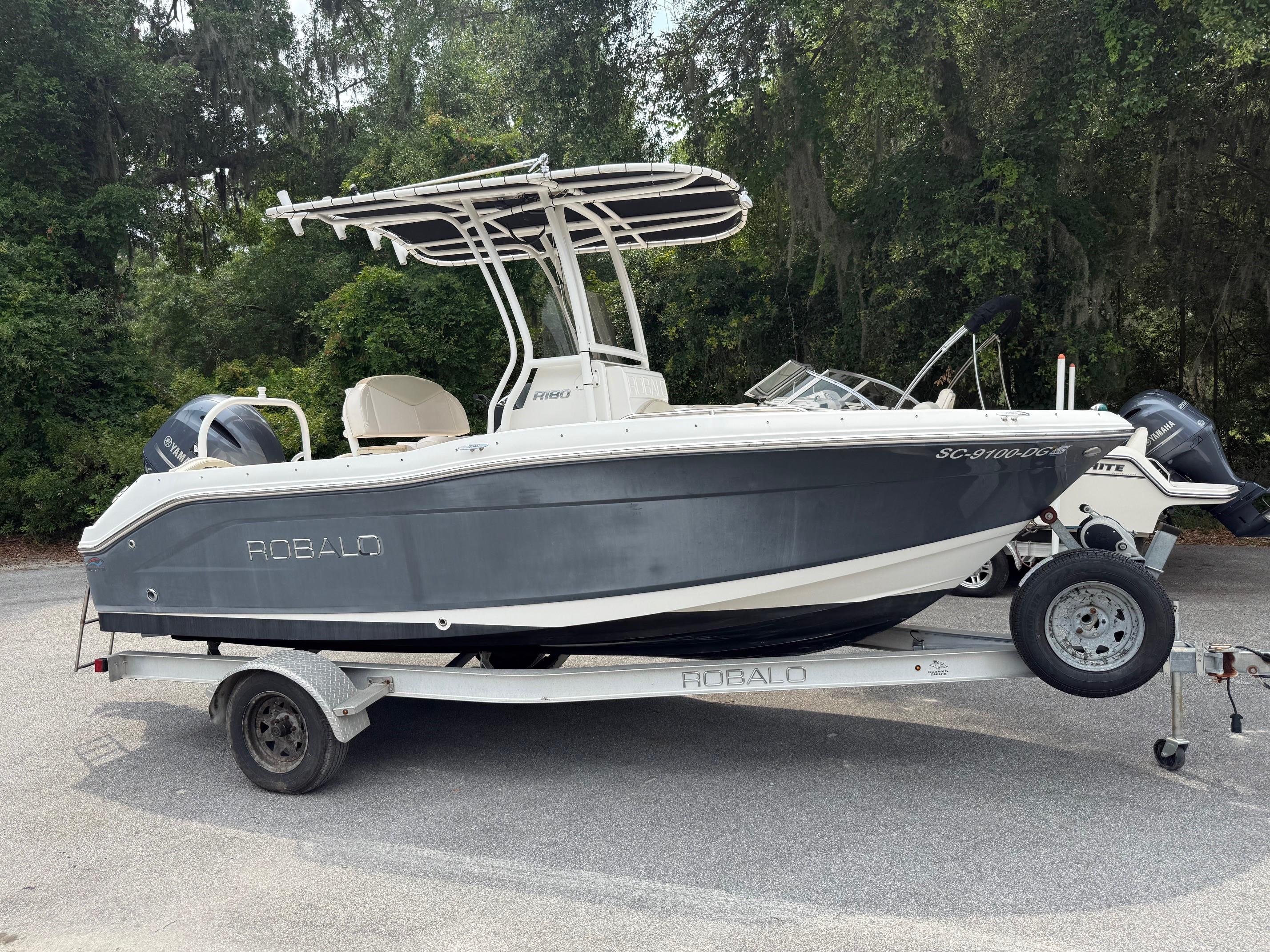 2017 Robalo R180