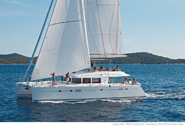2011 Lagoon 560
