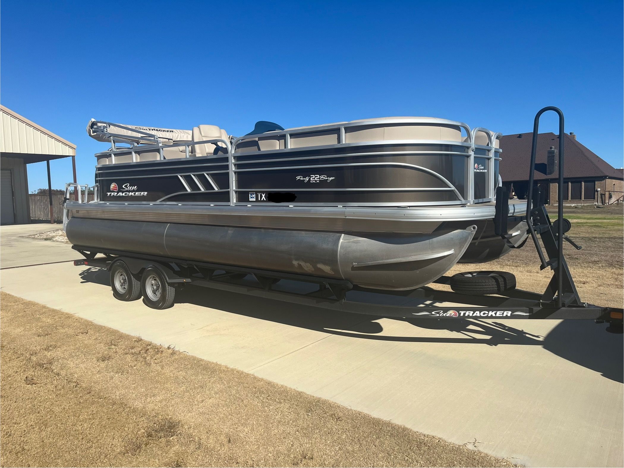 2021 Sun Tracker Party Barge 22 DLX