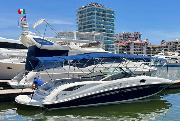 2012 Sea Ray 300 Sundeck