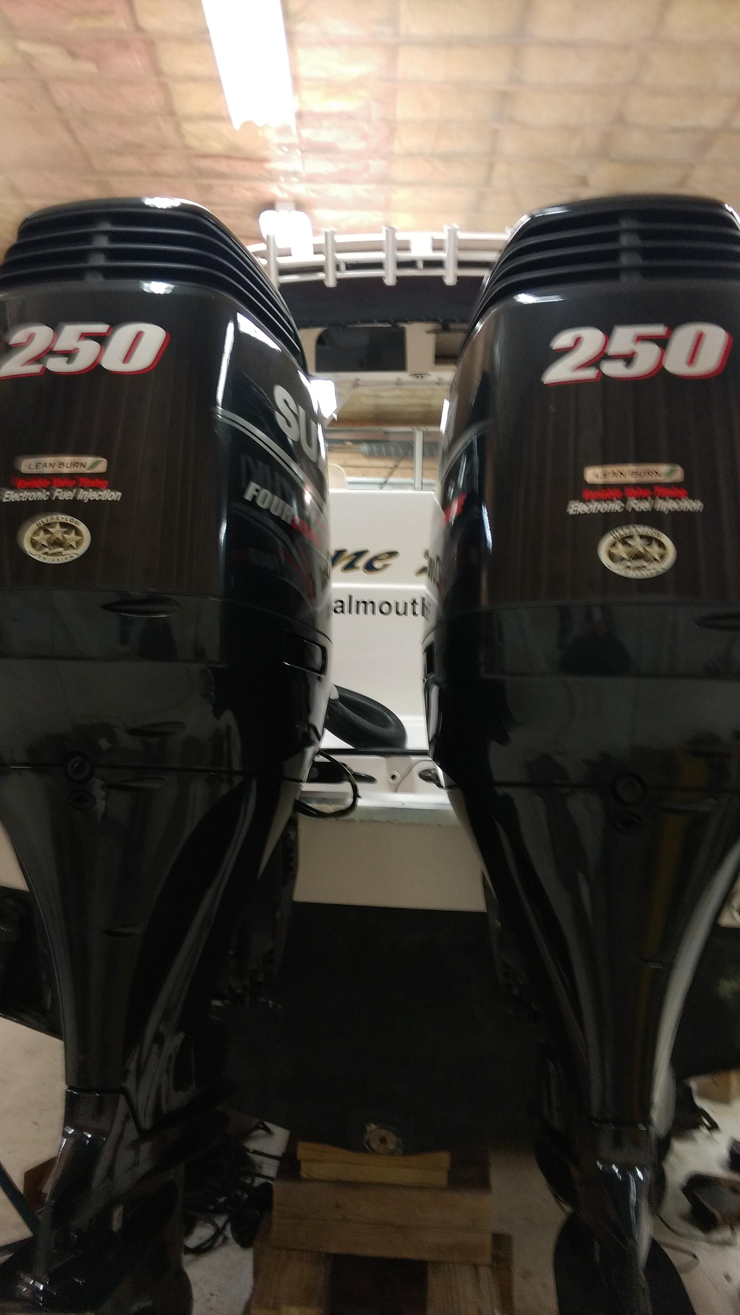 Grady-White Marlin 300 Twin Suzuki 250 outboard engines on a 2000 Grady-White Marlin 300 boat.