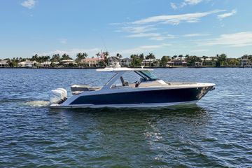 2020 Tiara Yachts 38 LS