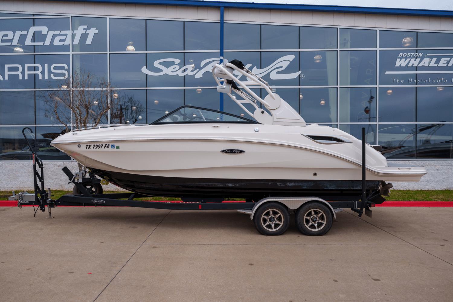 SDX 250 Deck Boat