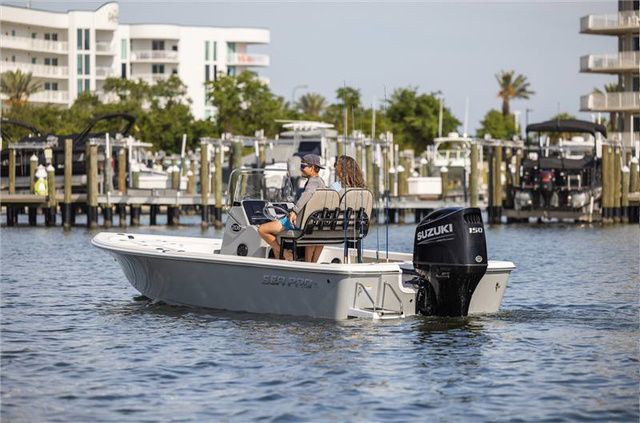 Sea Pro 230 DLX W/200 HP