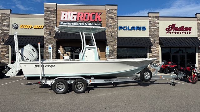Sea Pro 230 DLX W/200 HP