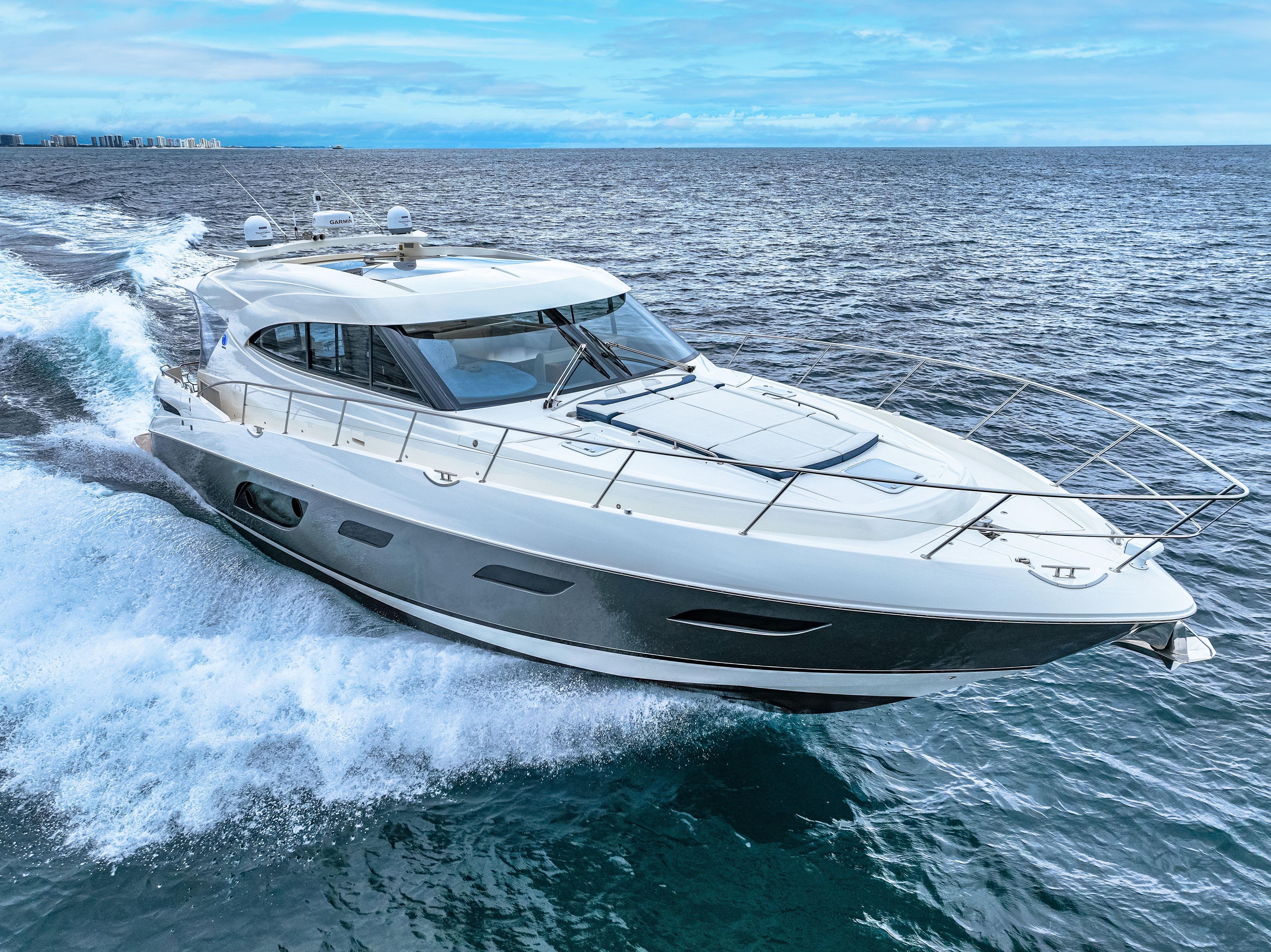 Riviera 6000 Sport Yacht