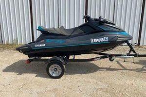 Yamaha WaveRunner VX Cruiser 2023 Yamaha WaveRunner VX Cruiser on trailer, parked outdoors.