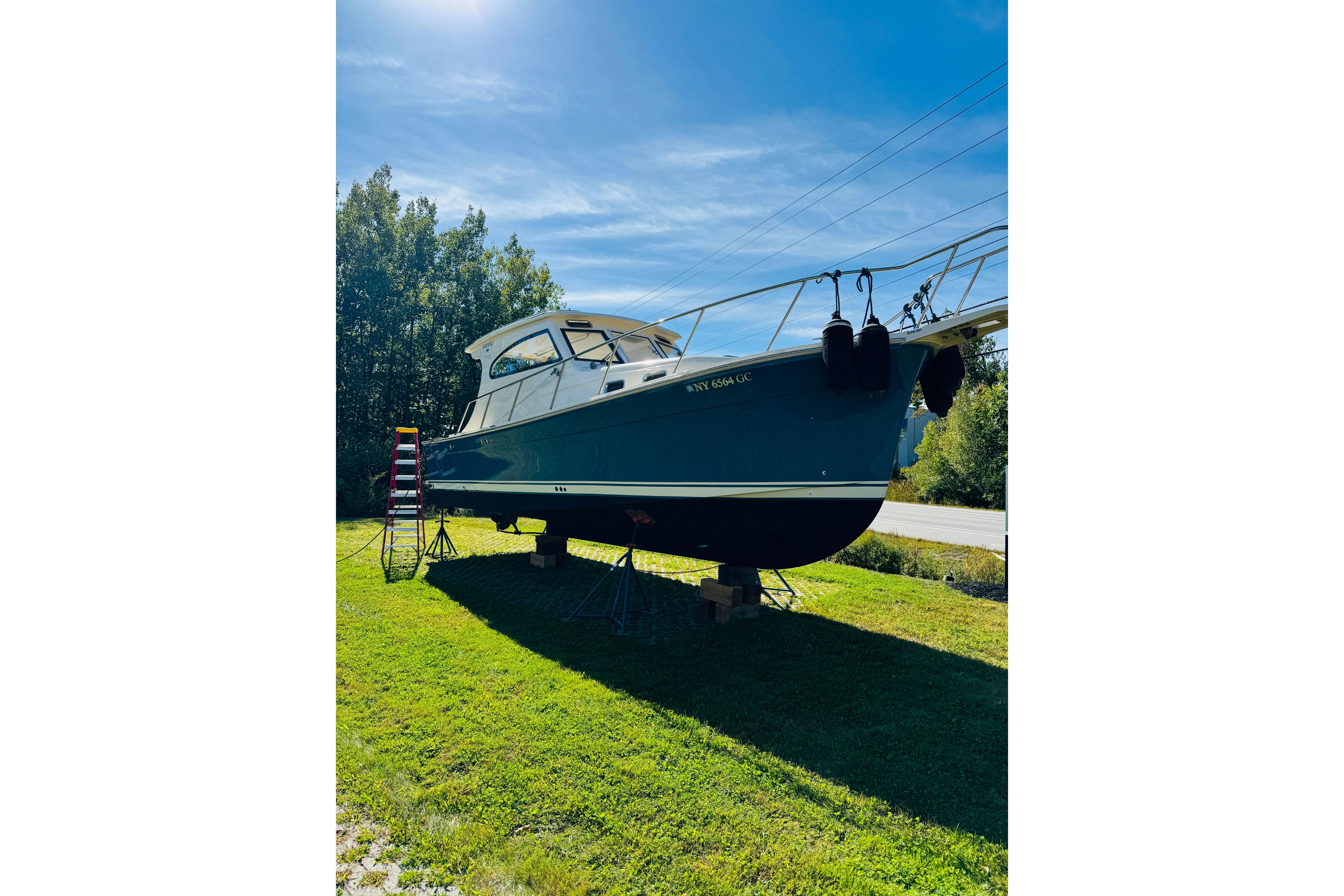 2006 Mainship Pilot 30 Sedan