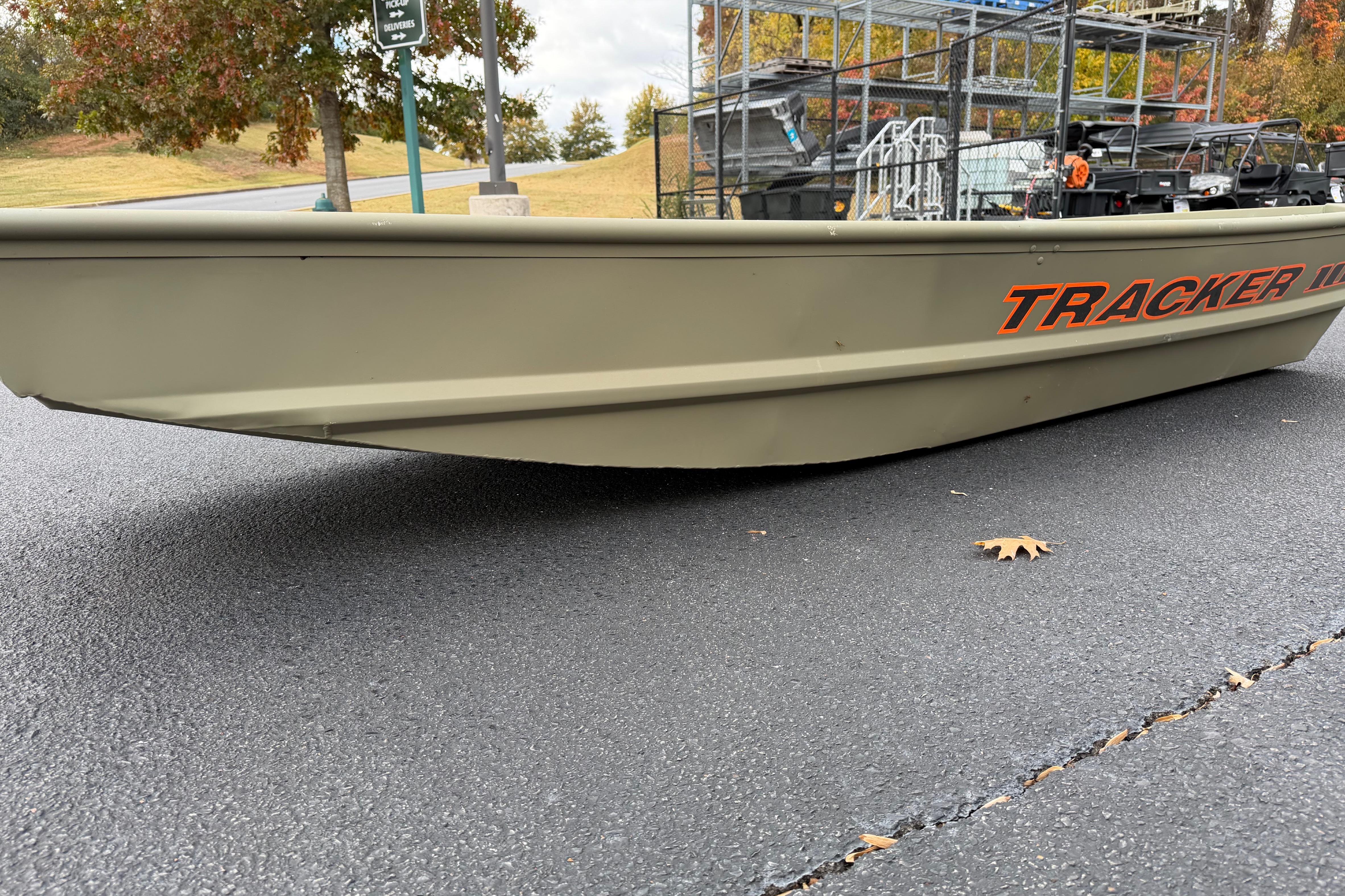 2025 Tracker Grizzly 10 Jon