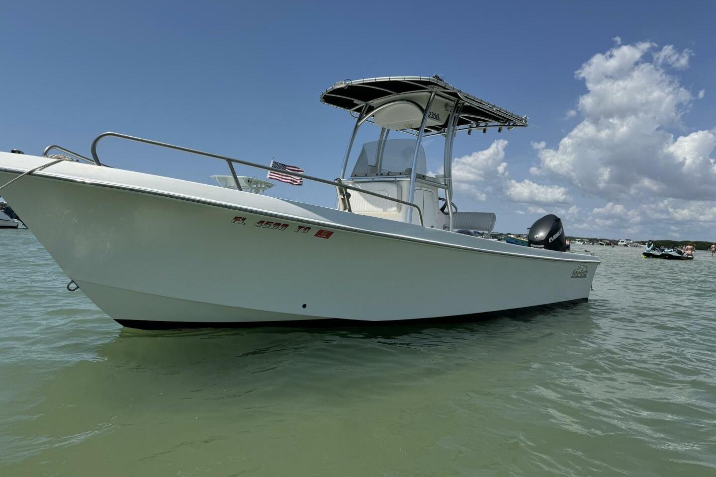 2001 May-Craft 2300 Center Console