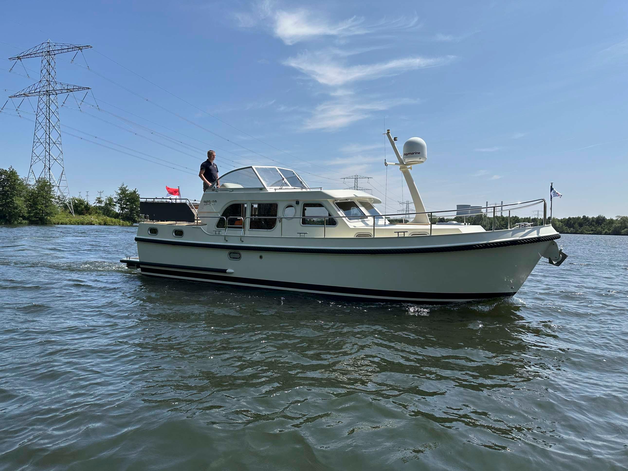 2013 Linssen Grand Sturdy 34.9 AC
