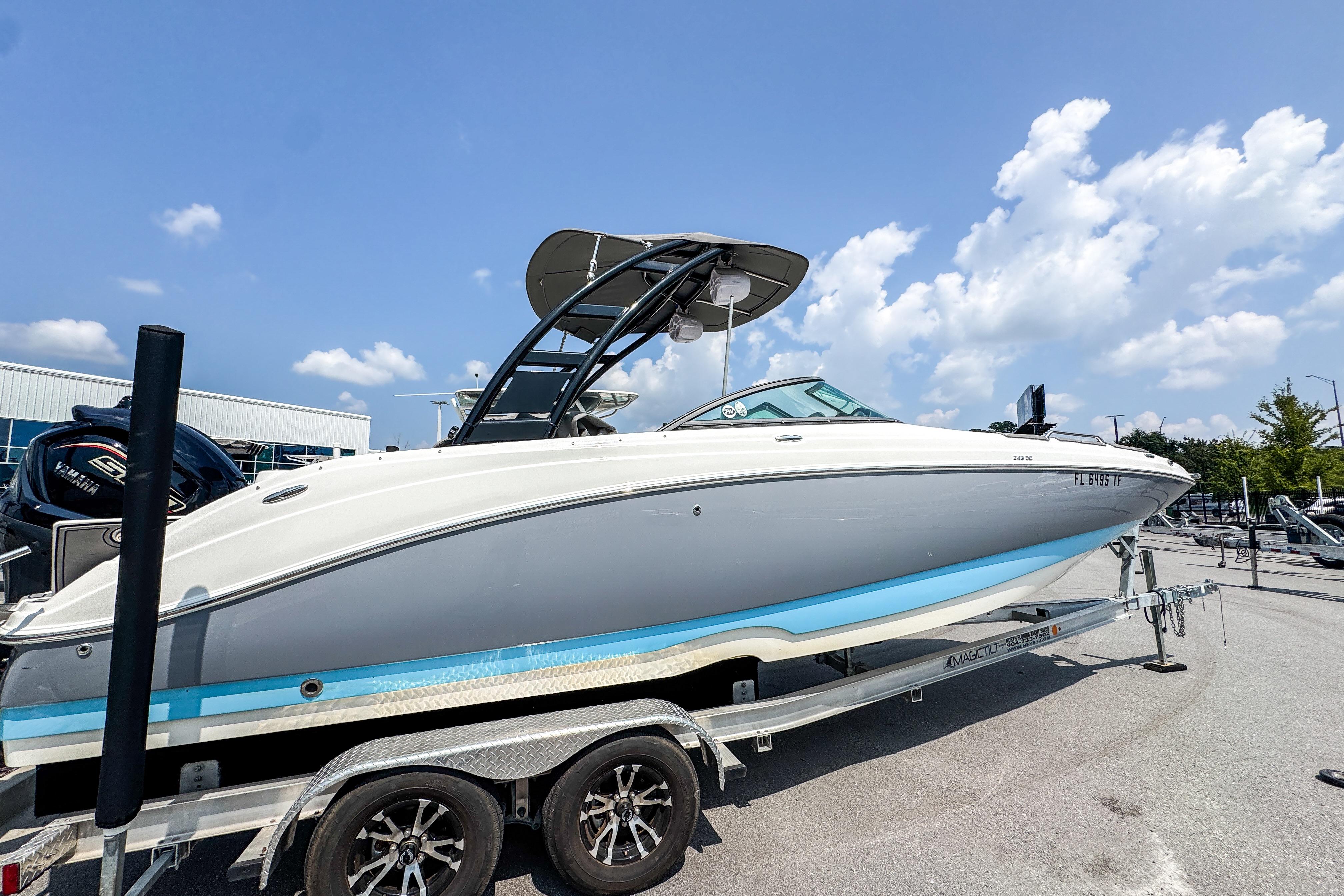 2022 NauticStar 243 DC