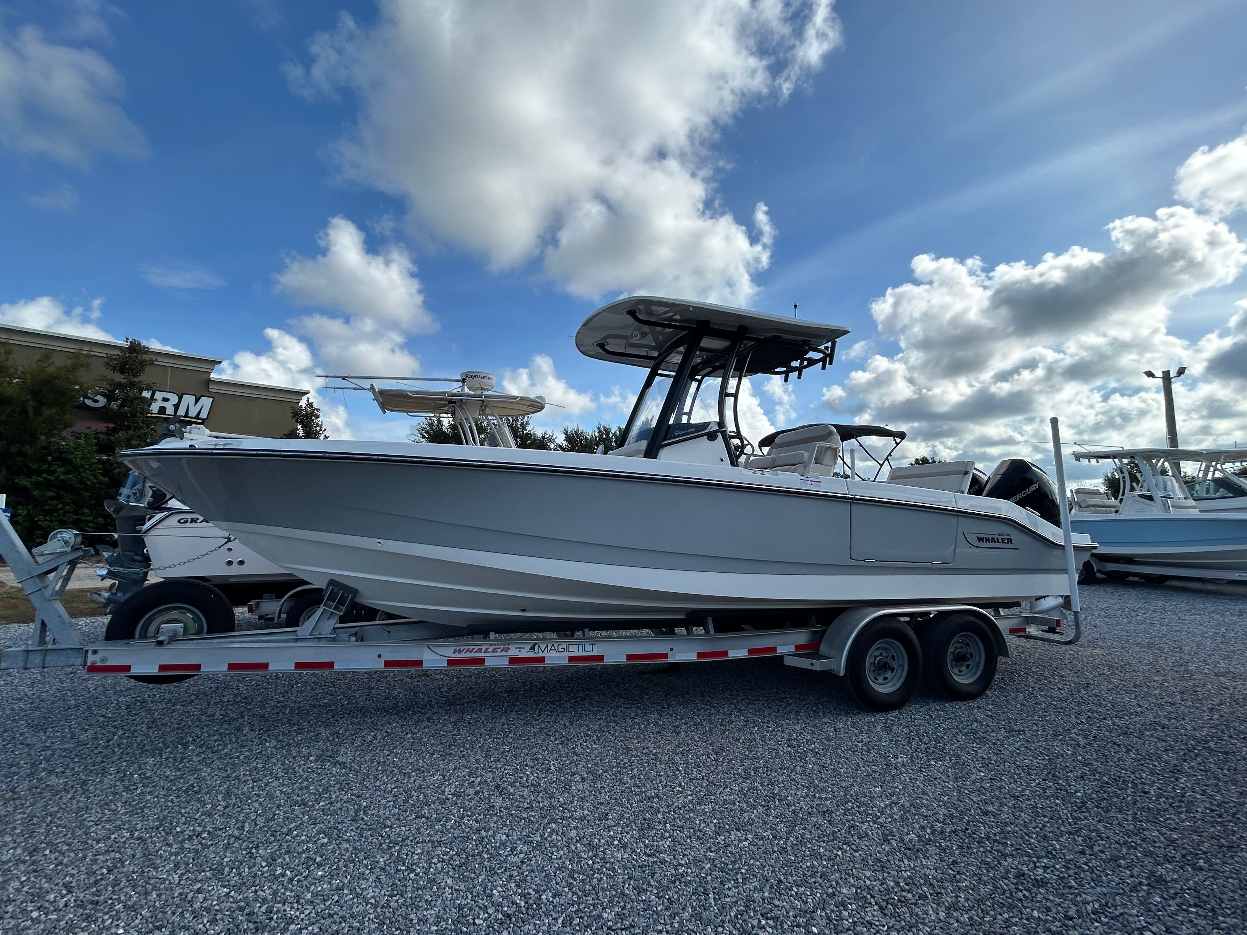 2023 Boston Whaler 28 DAUNTLESS