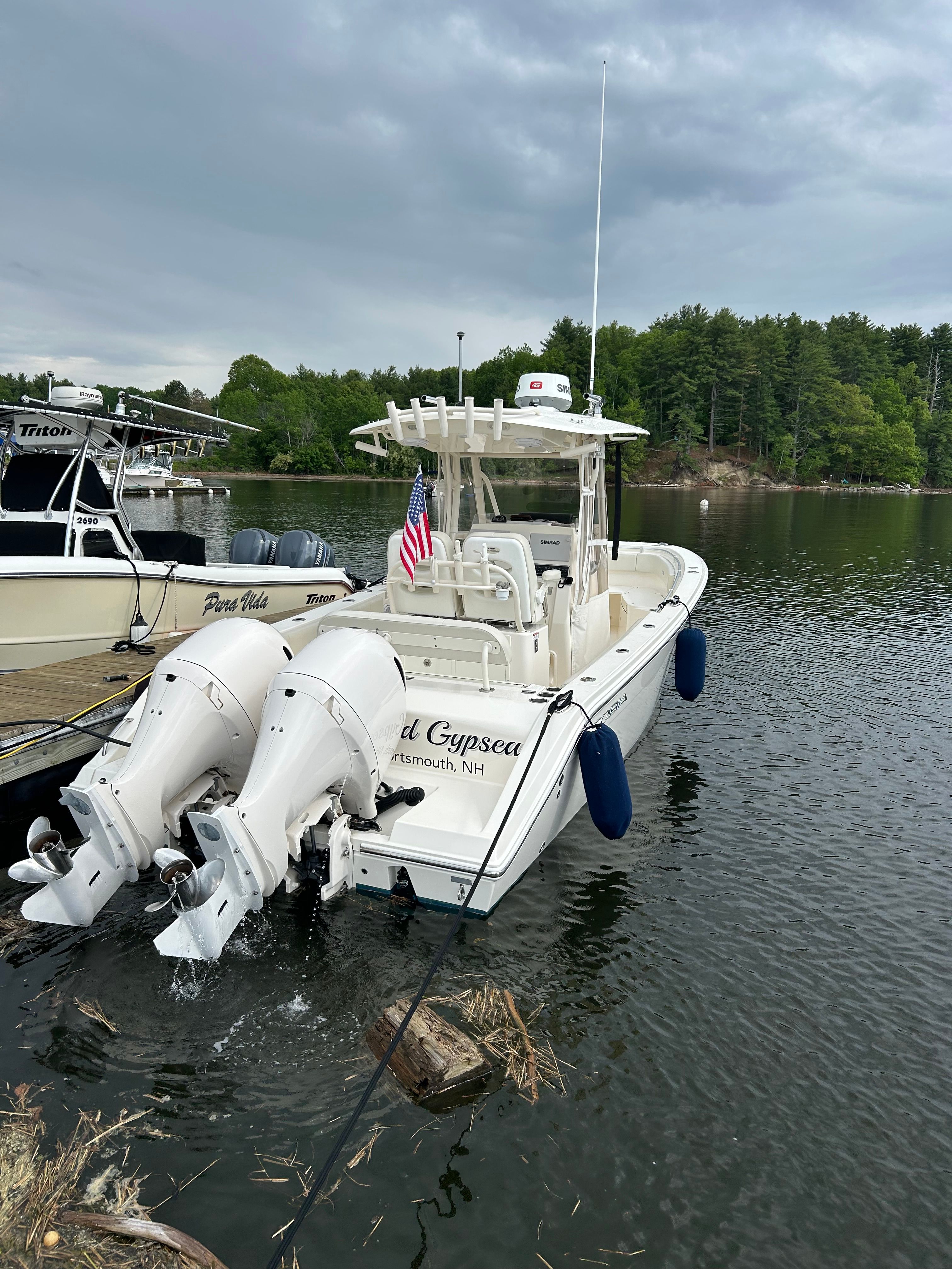 2016 Cobia 261 CC