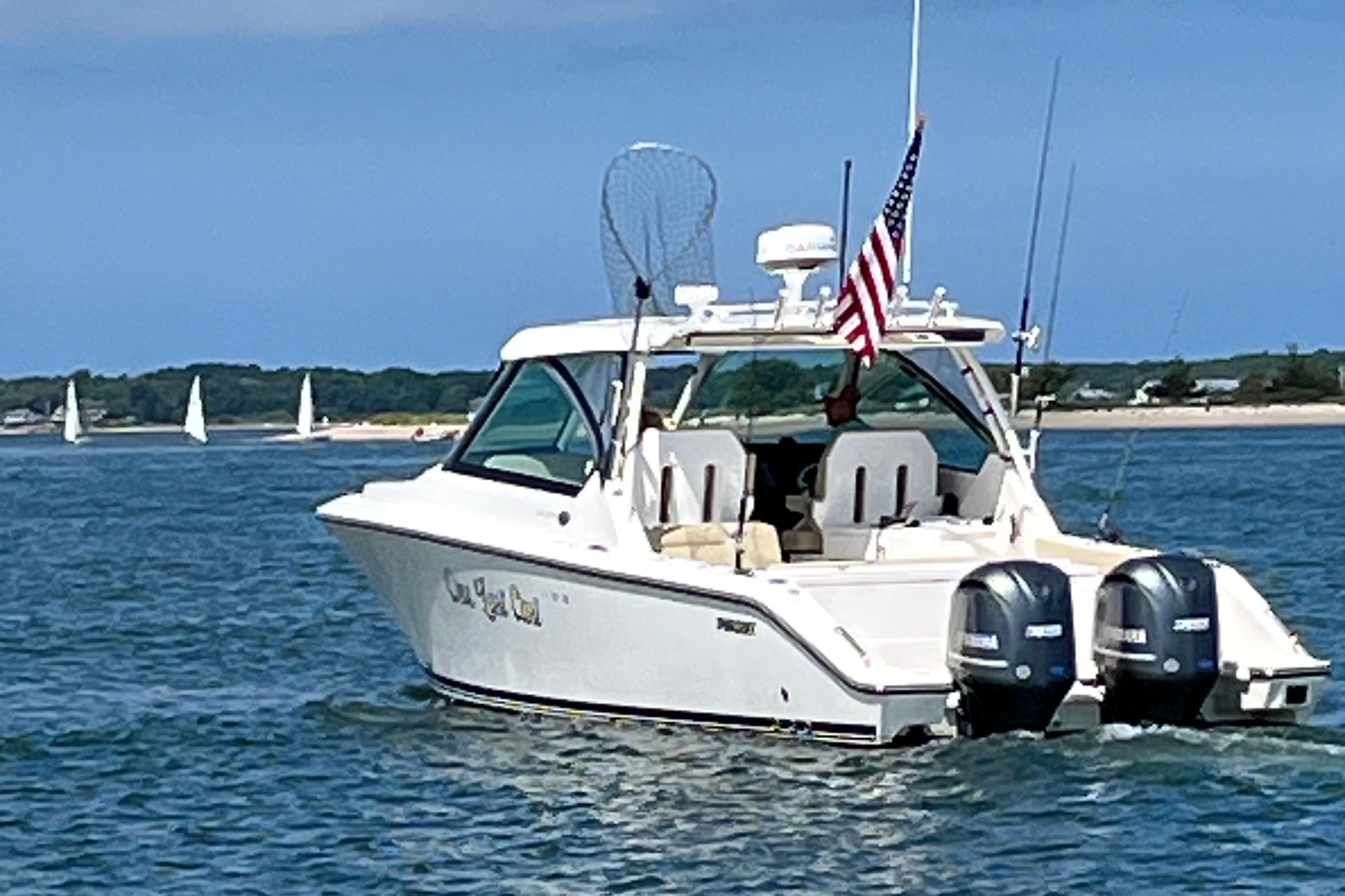 2016 Pursuit DC 325 Dual Console