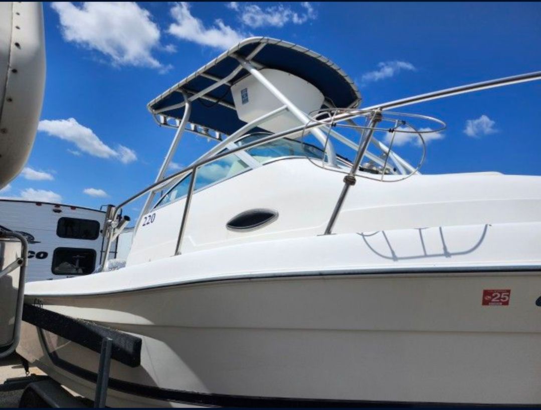 1998 Cobia 220 WA