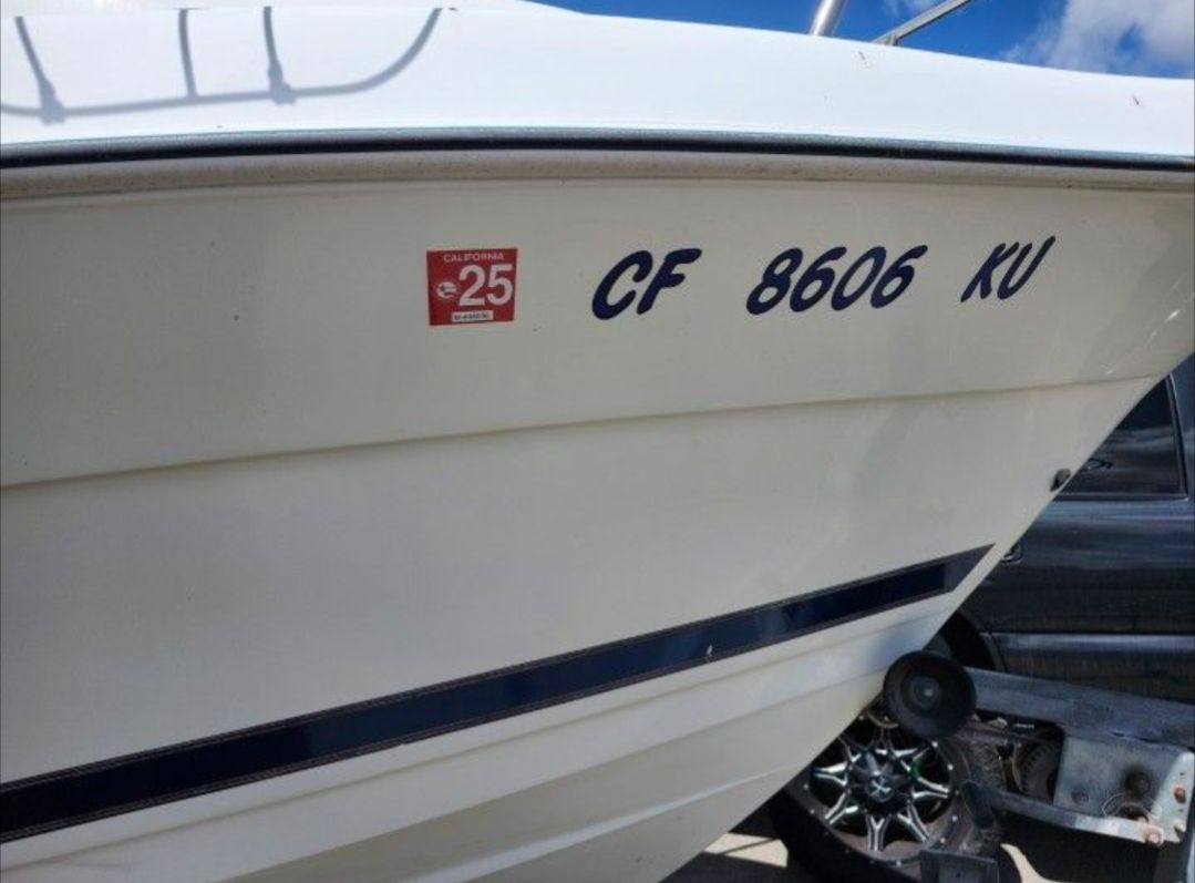 1998 Cobia 220 WA