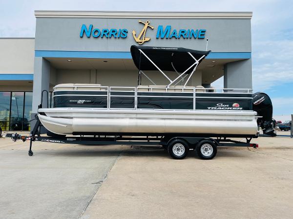 Sun Tracker SportFish 22 DLX 2025 Sun Tracker SportFish 22 DLX pontoon boat at Norris Marine dealership.