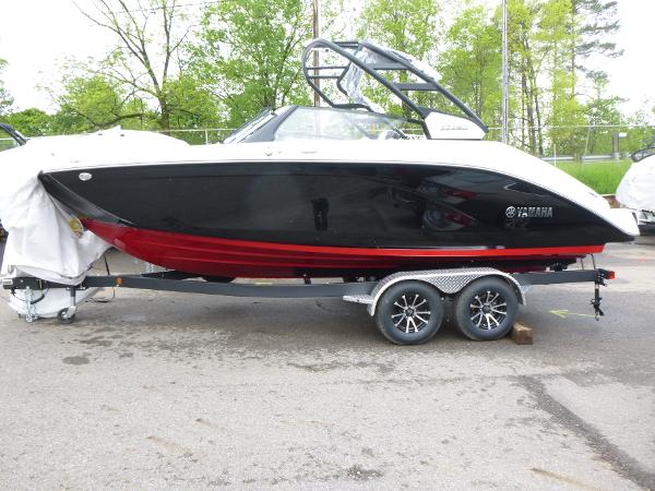 2025 Yamaha Boats 222SD