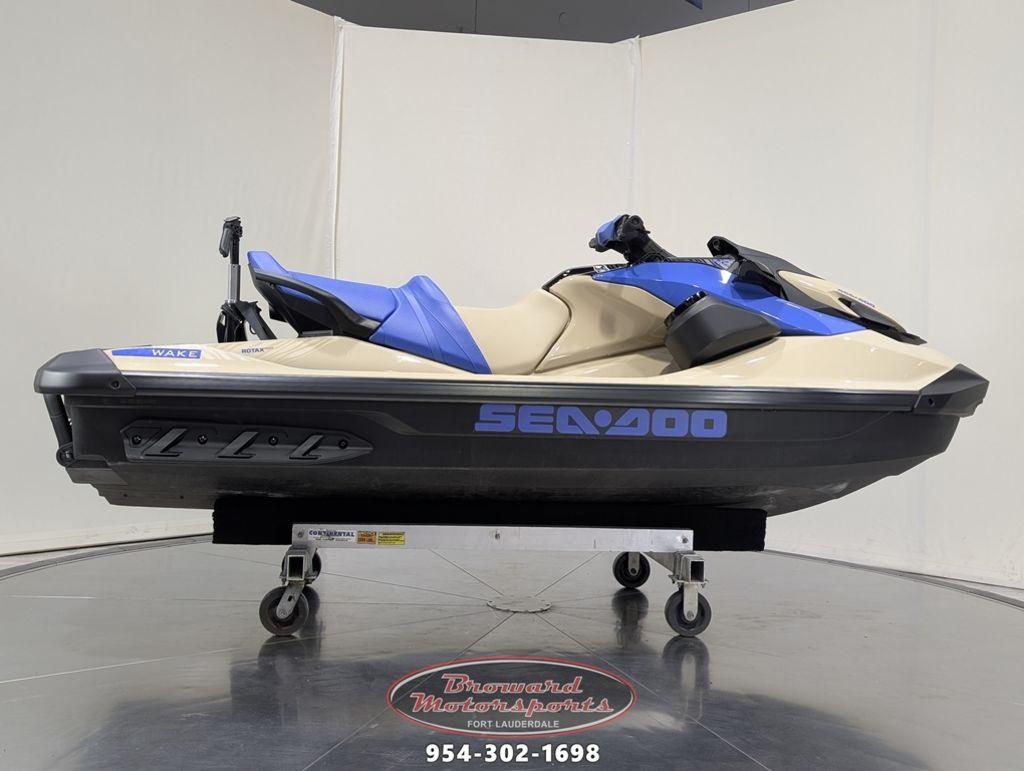 2025 Sea-Doo Wake™ 170 BRP Premium Audio, iDF, iBR