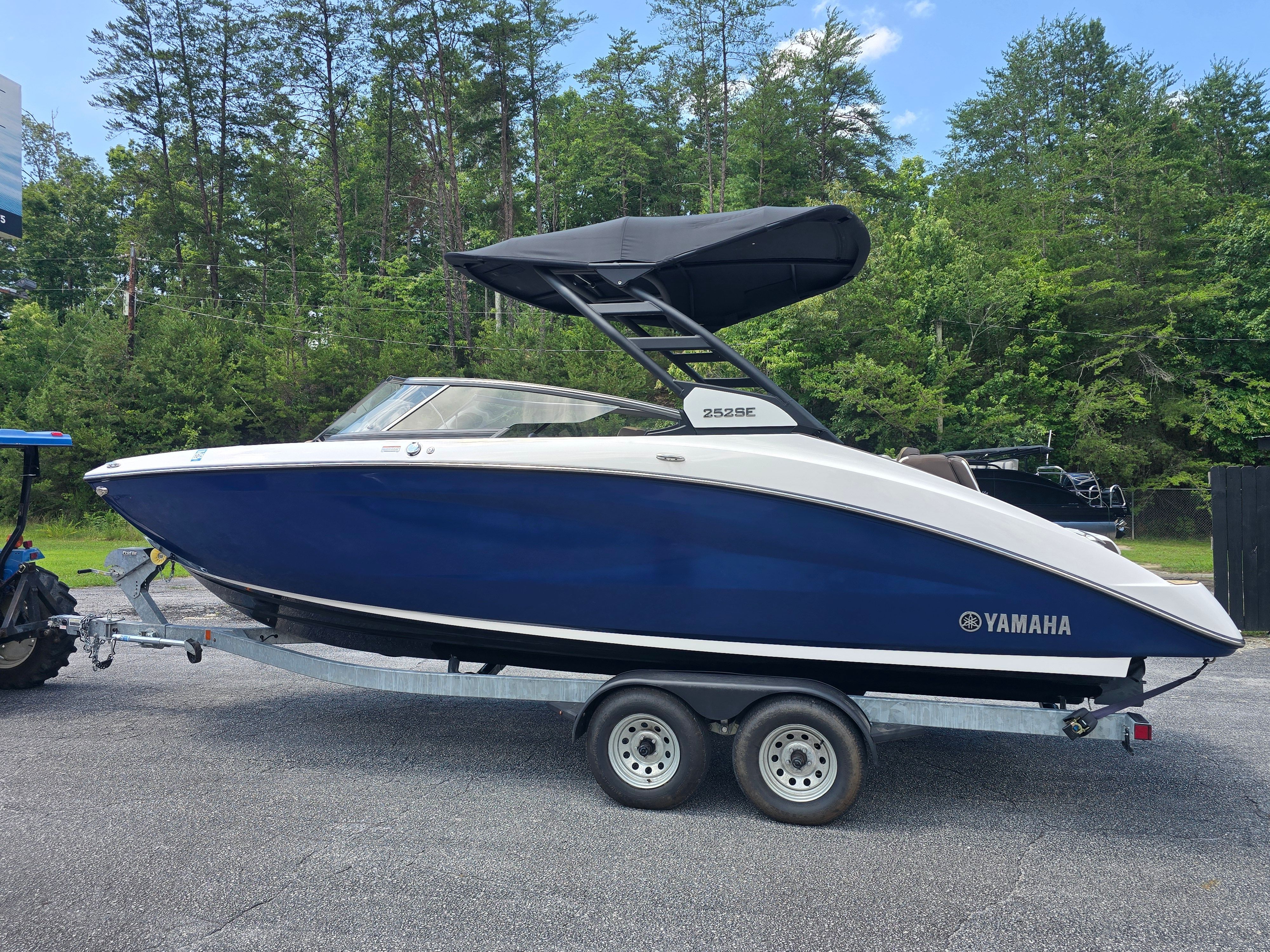 2021 Yamaha Boats 252 SE