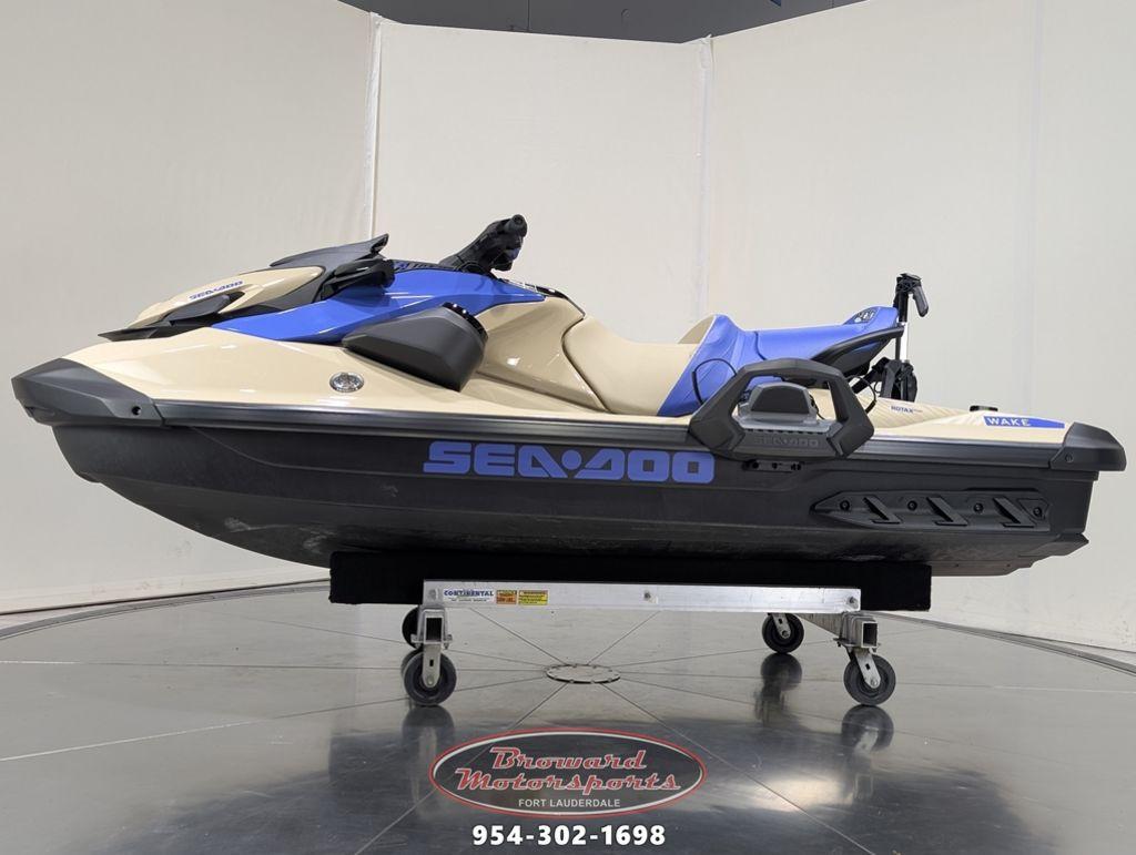 2025 Sea-Doo Wake™ 170 BRP Premium Audio, iDF, iBR