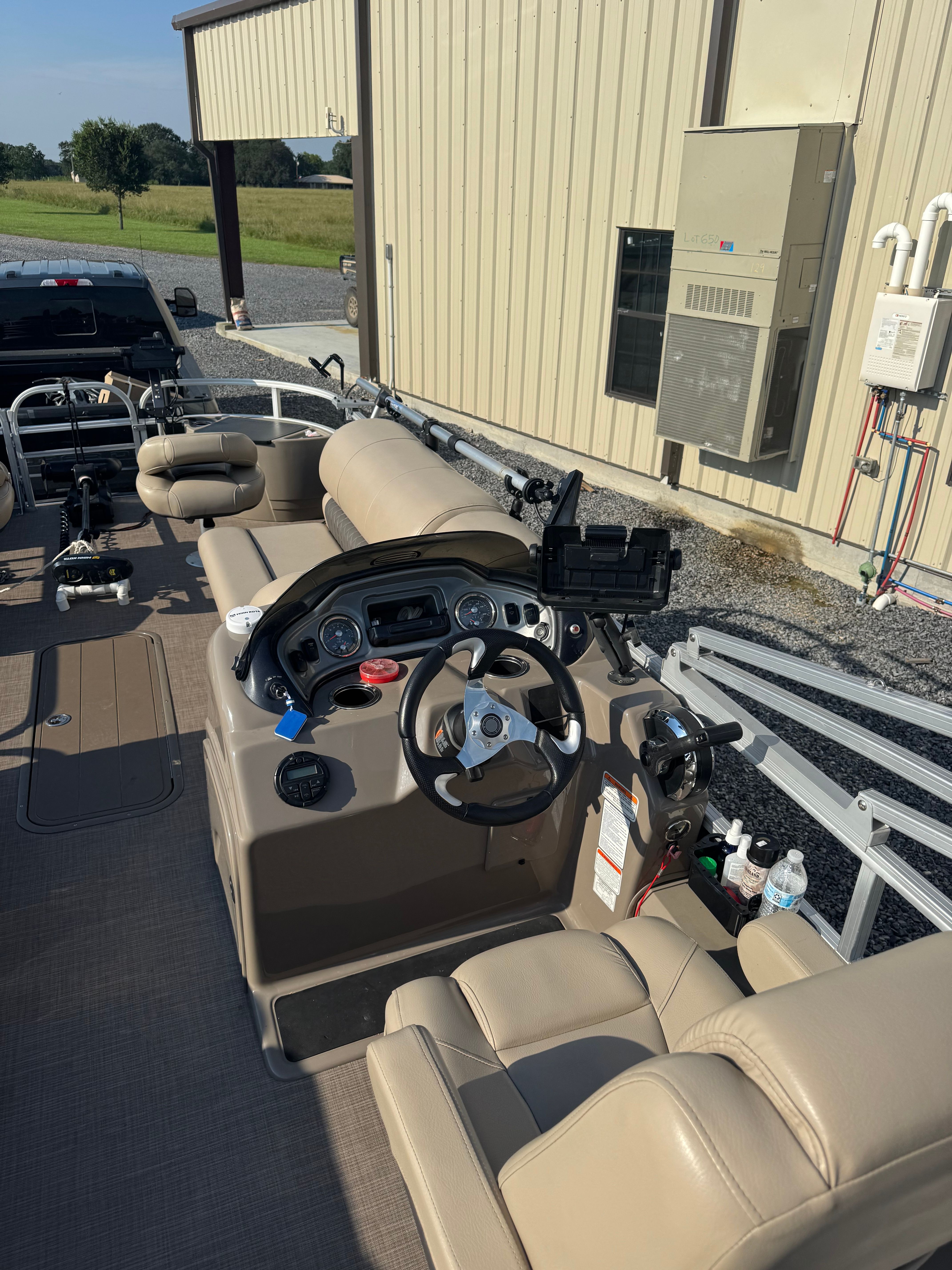 2021 Sun Tracker Party Barge 24 XP3