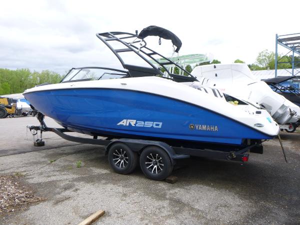 2025 Yamaha Boats AR250