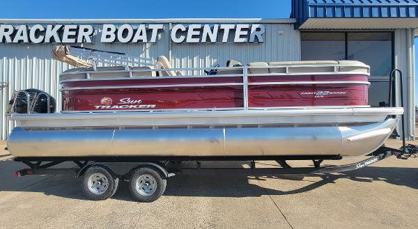 2025 Sun Tracker Party Barge 22 XP3