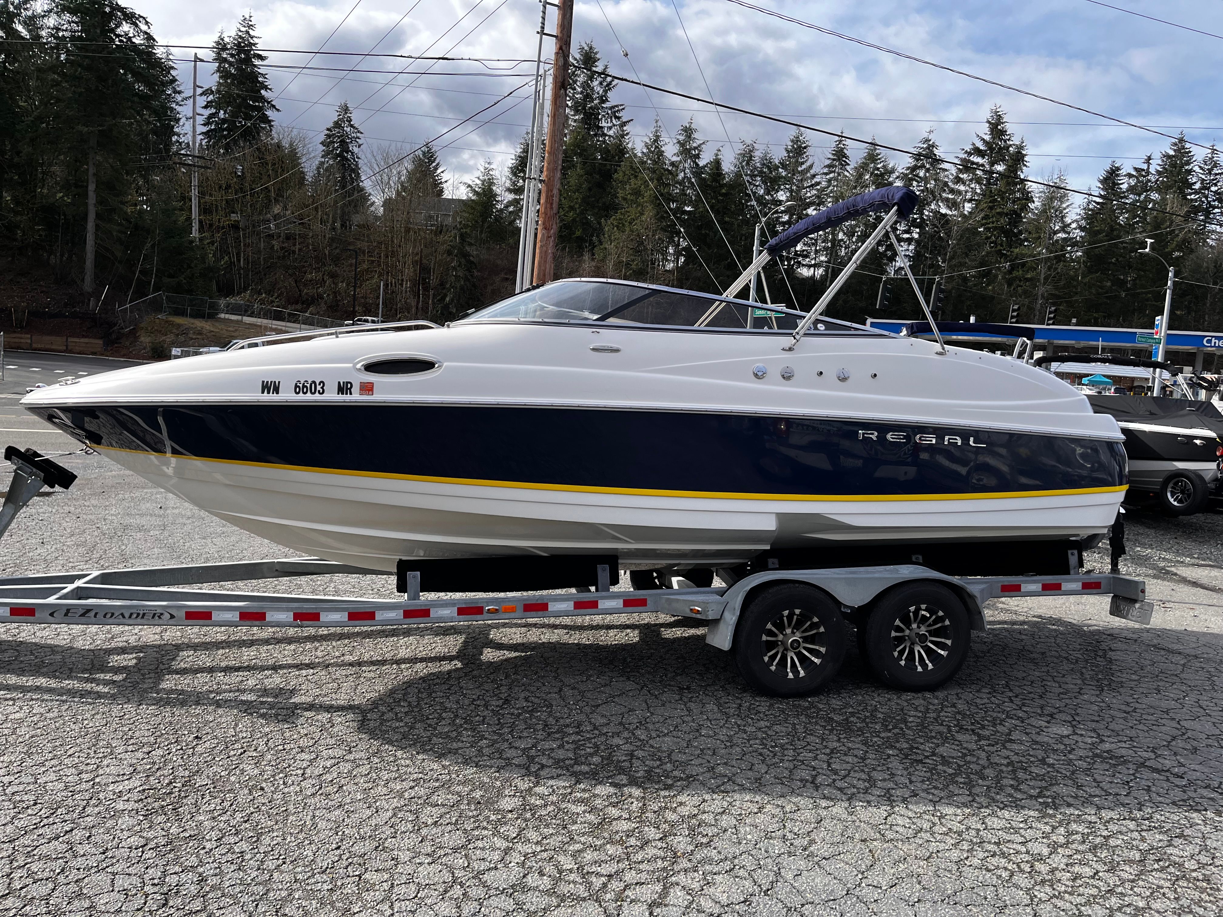 2005 Regal 2450 Cuddy