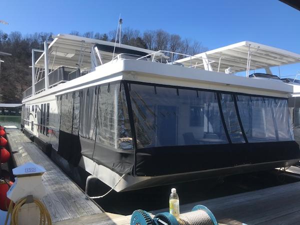 2007 Thoroughbred Houseboat