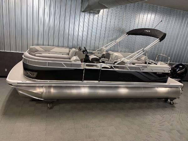 2025 Avalon Venture 2385 QL Tritoon