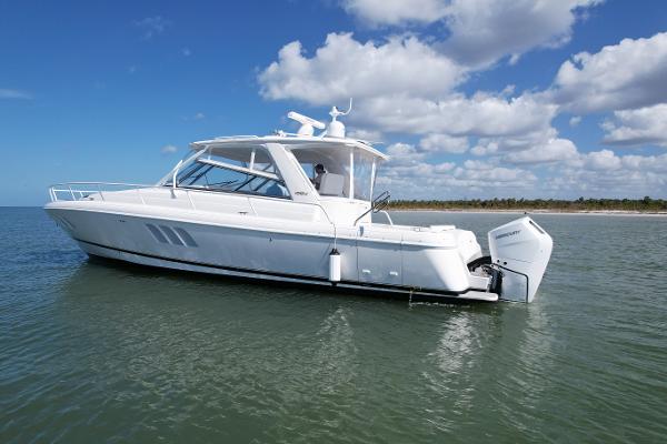 Intrepid 475 Sport Yacht