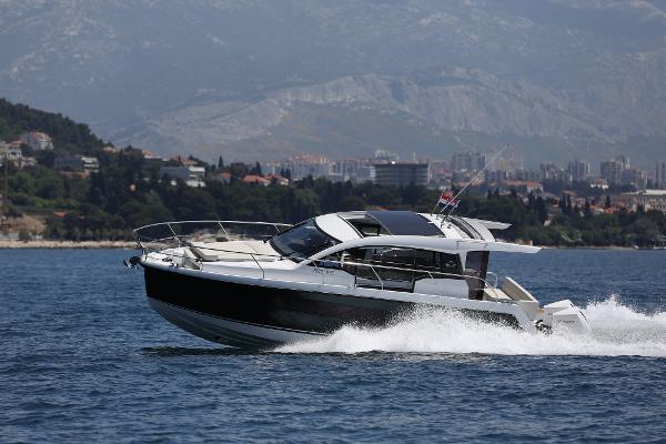 2023 Sealine C335V