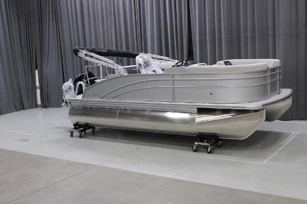 Harris Cruiser 190 2025 Harris Cruiser 190 pontoon boat in showroom.