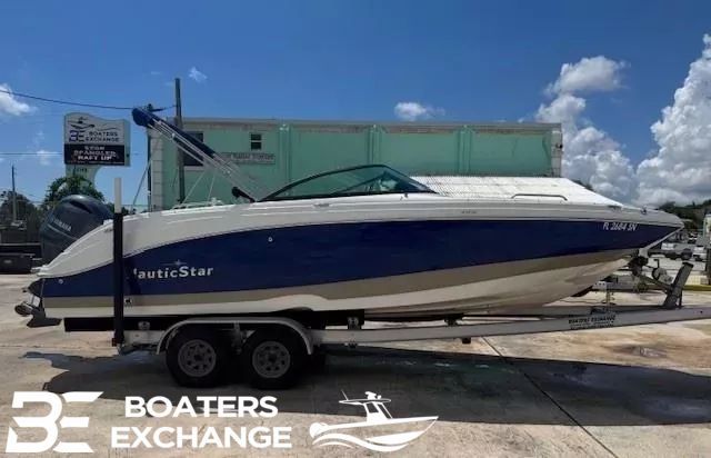 NauticStar 243 DC Deck