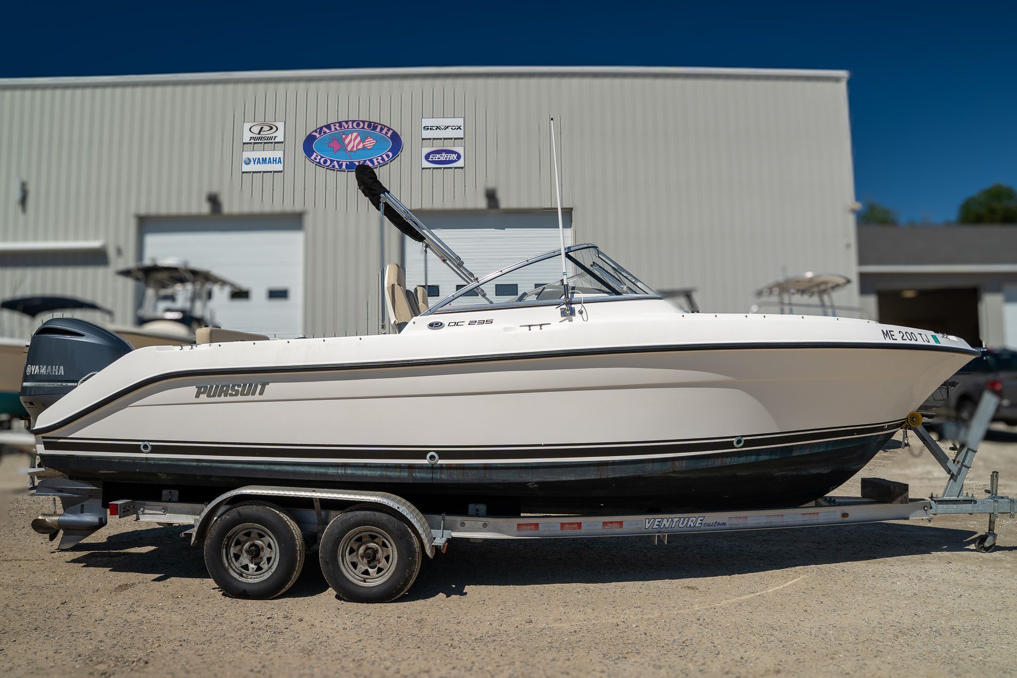 2015 Pursuit DC 235 Dual Console