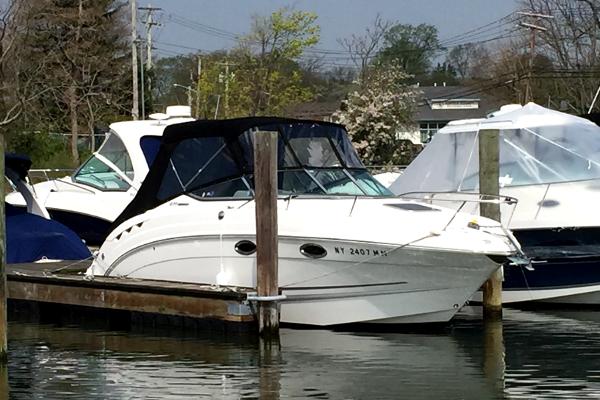 Chaparral 270 Signature 2017 Chaparral 270 Signature boat docked in marina.
