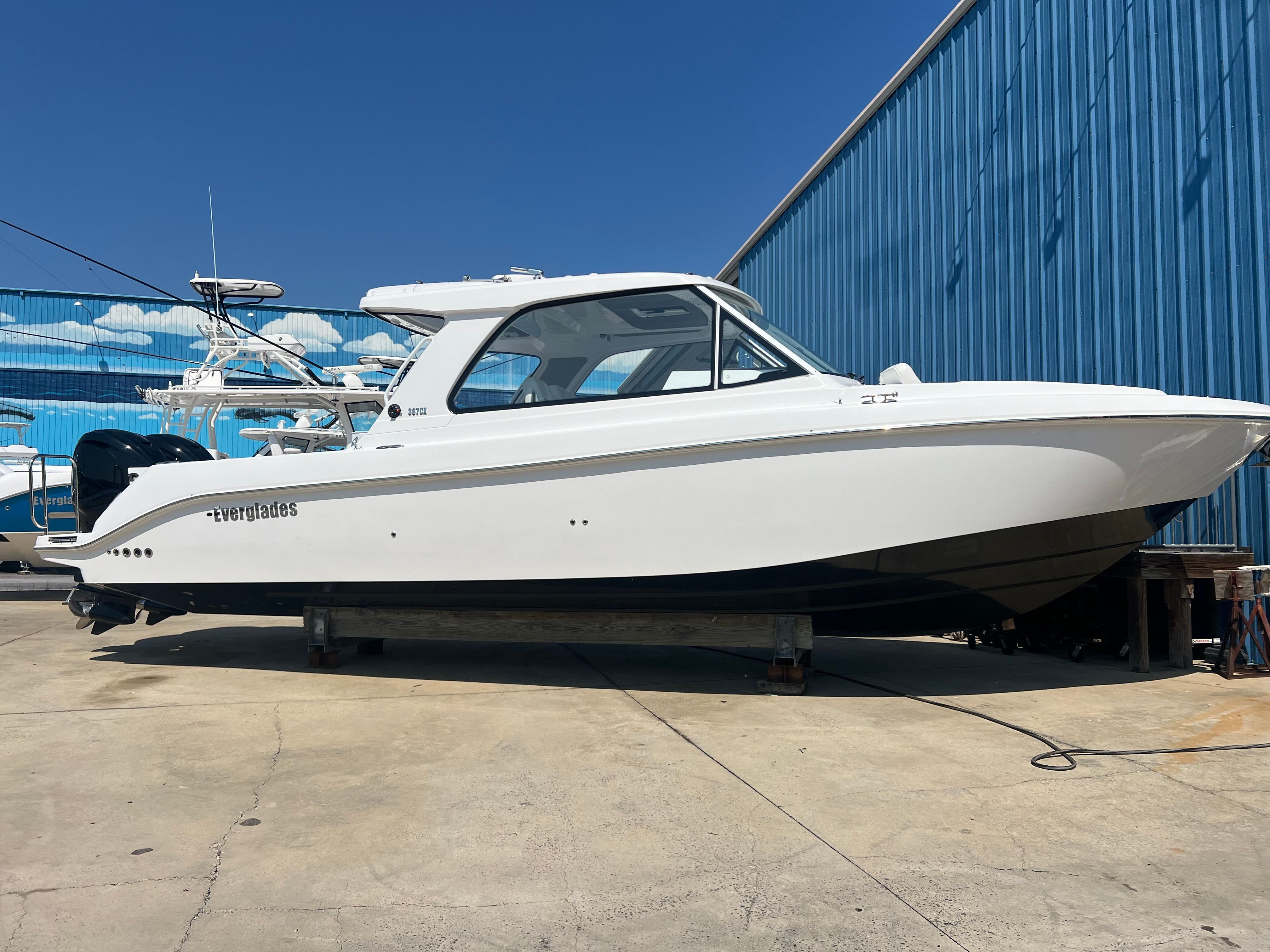 2026 Everglades 367 CX