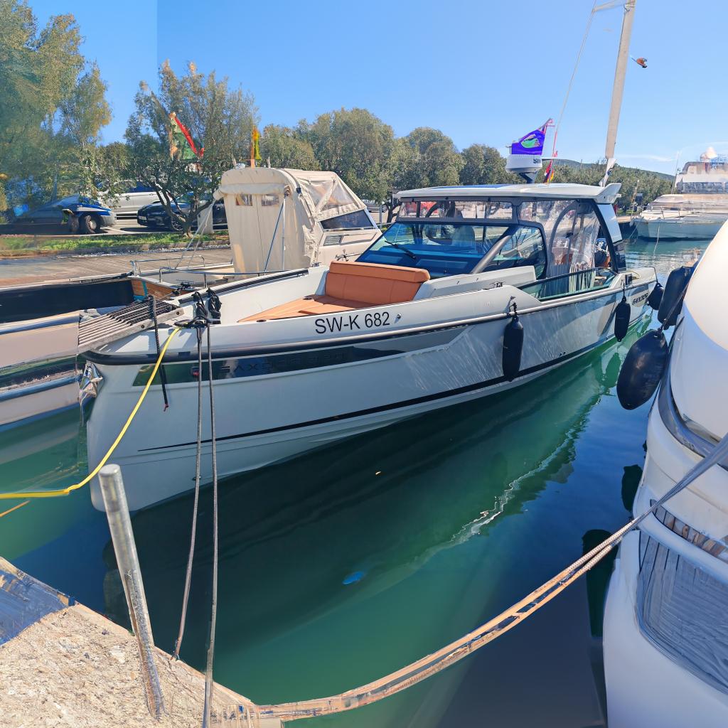 Saxdor 320 GTO - Twin Mercury 300 V8 2023 Saxdor 320 GTO boat docked, featuring Twin Mercury 300 V8 engines.
