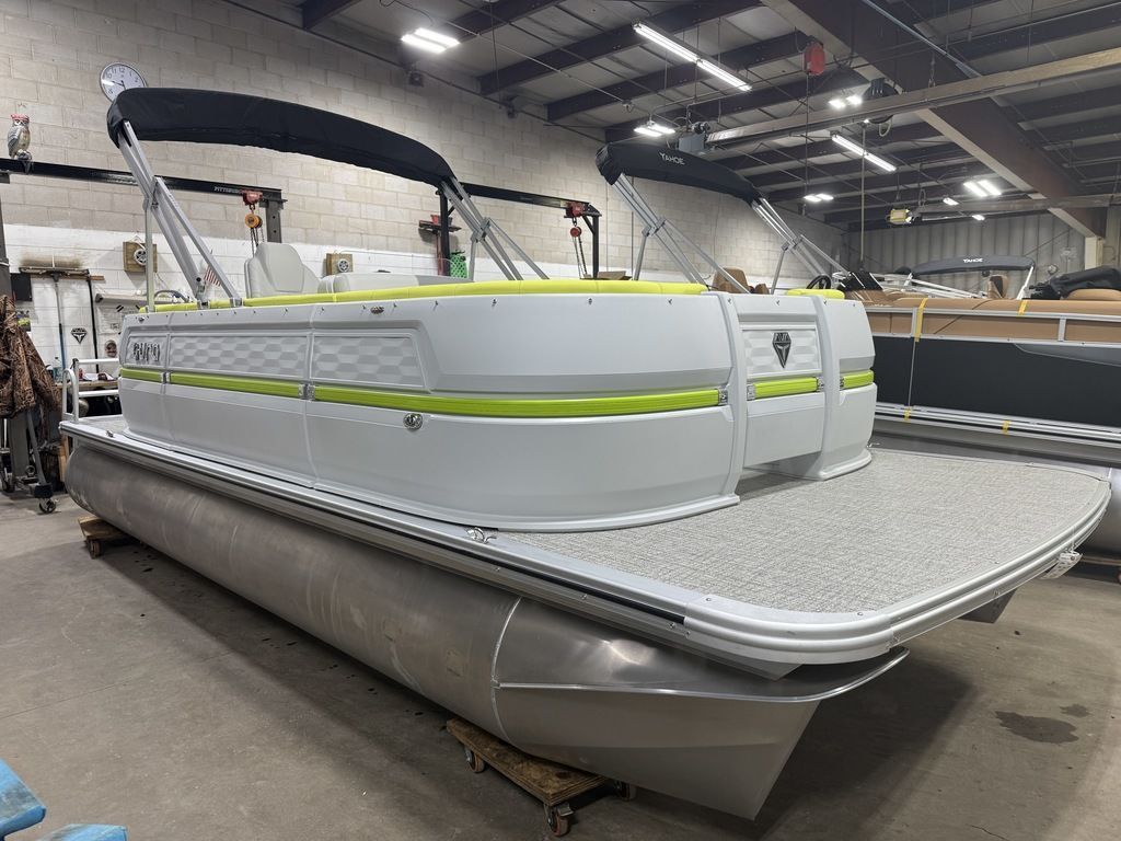 2025 Tahoe Aura 2185 Quad Lounge & 75HP 4-Stroke EFI