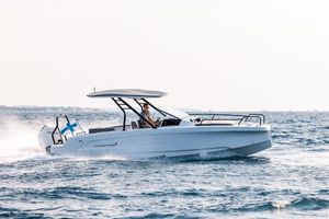 Axopar 25 Cross Top - 25% share 2025 Axopar 25 Cross Top boat cruising on open water, side view.