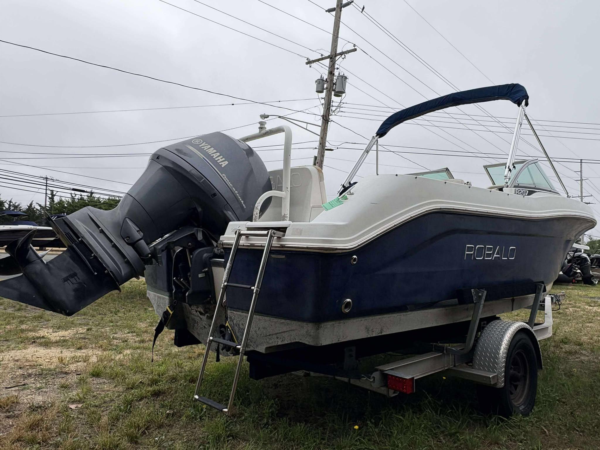 2013 Robalo R207 Dual Console