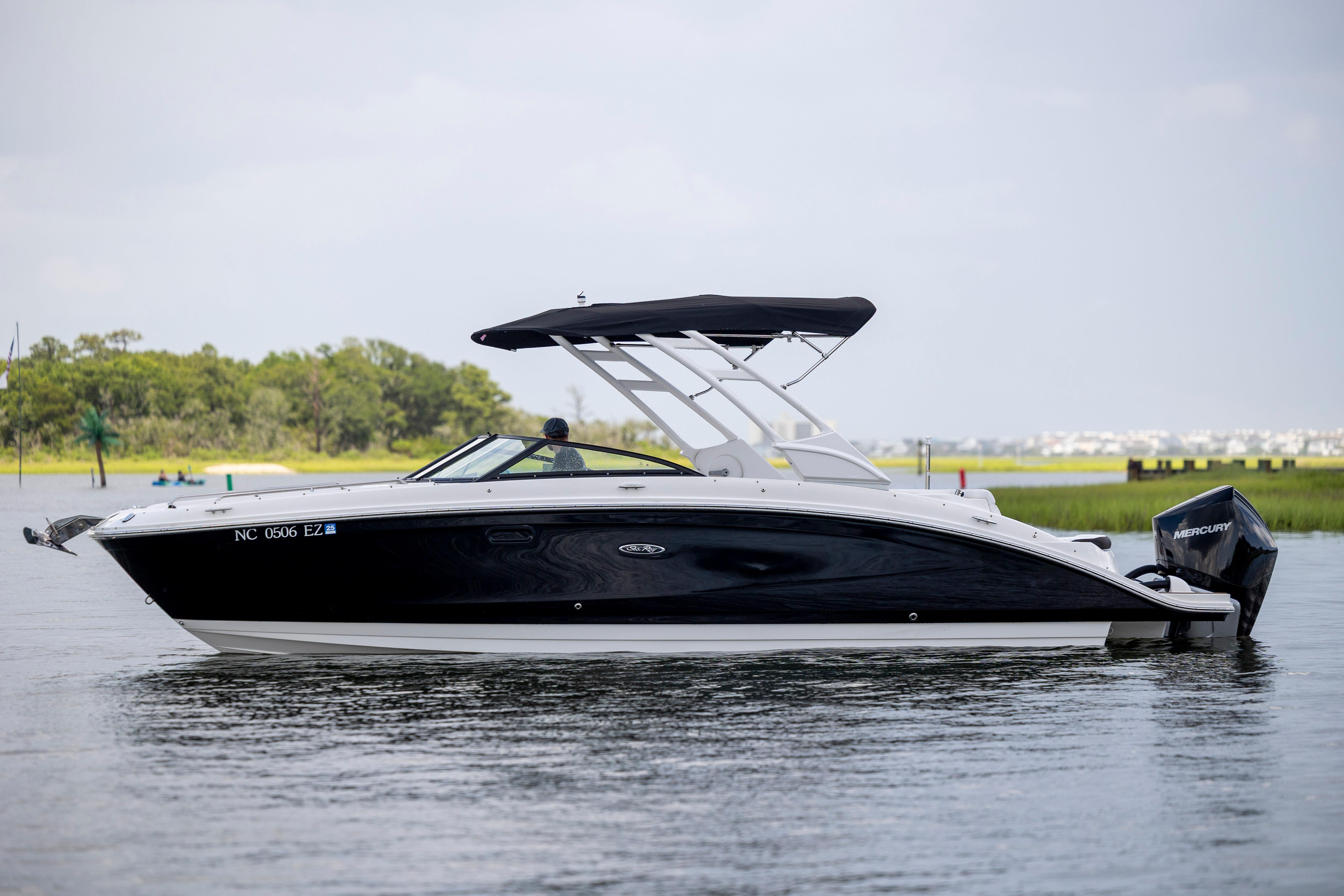 2023 Sea Ray SDX 270 Outboard
