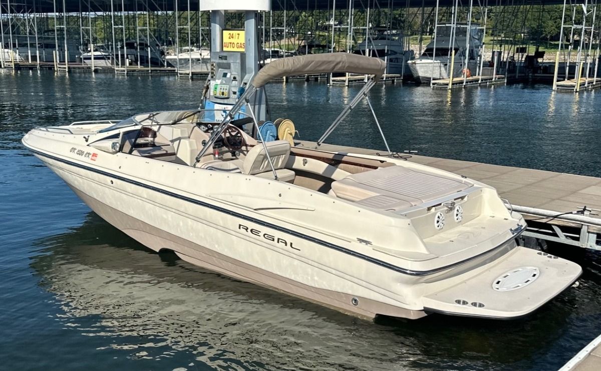 1999 Regal 2500 LSR