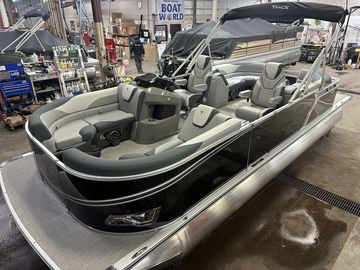 2025 Tahoe LTZ 2385 Quad Lounge & Honda 4-Stroke EFI