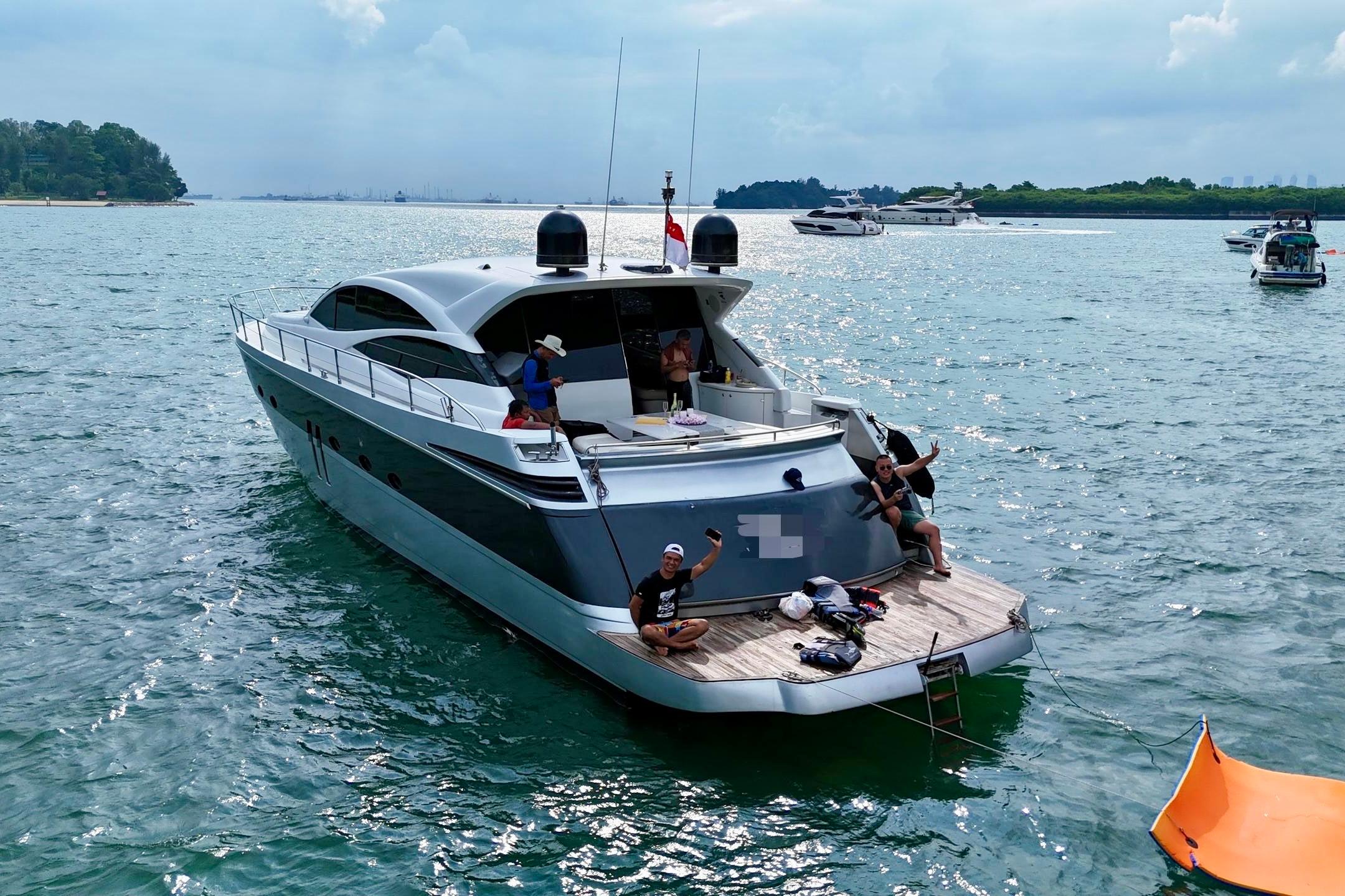2007 Pershing 62'