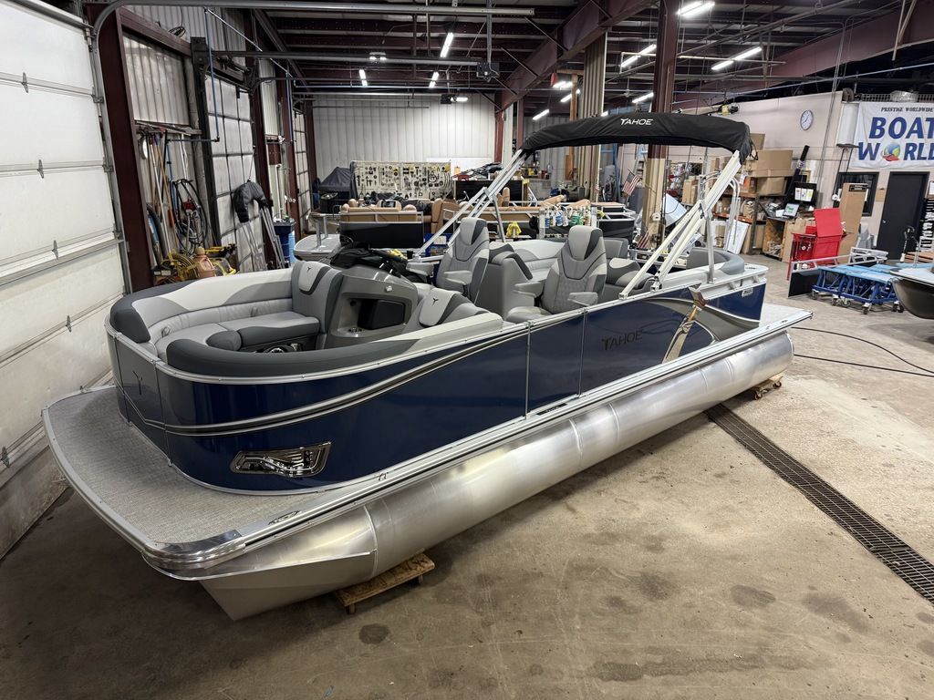 2025 Tahoe LTZ 2385 Quad Lounge & Honda 4-Stroke EFI