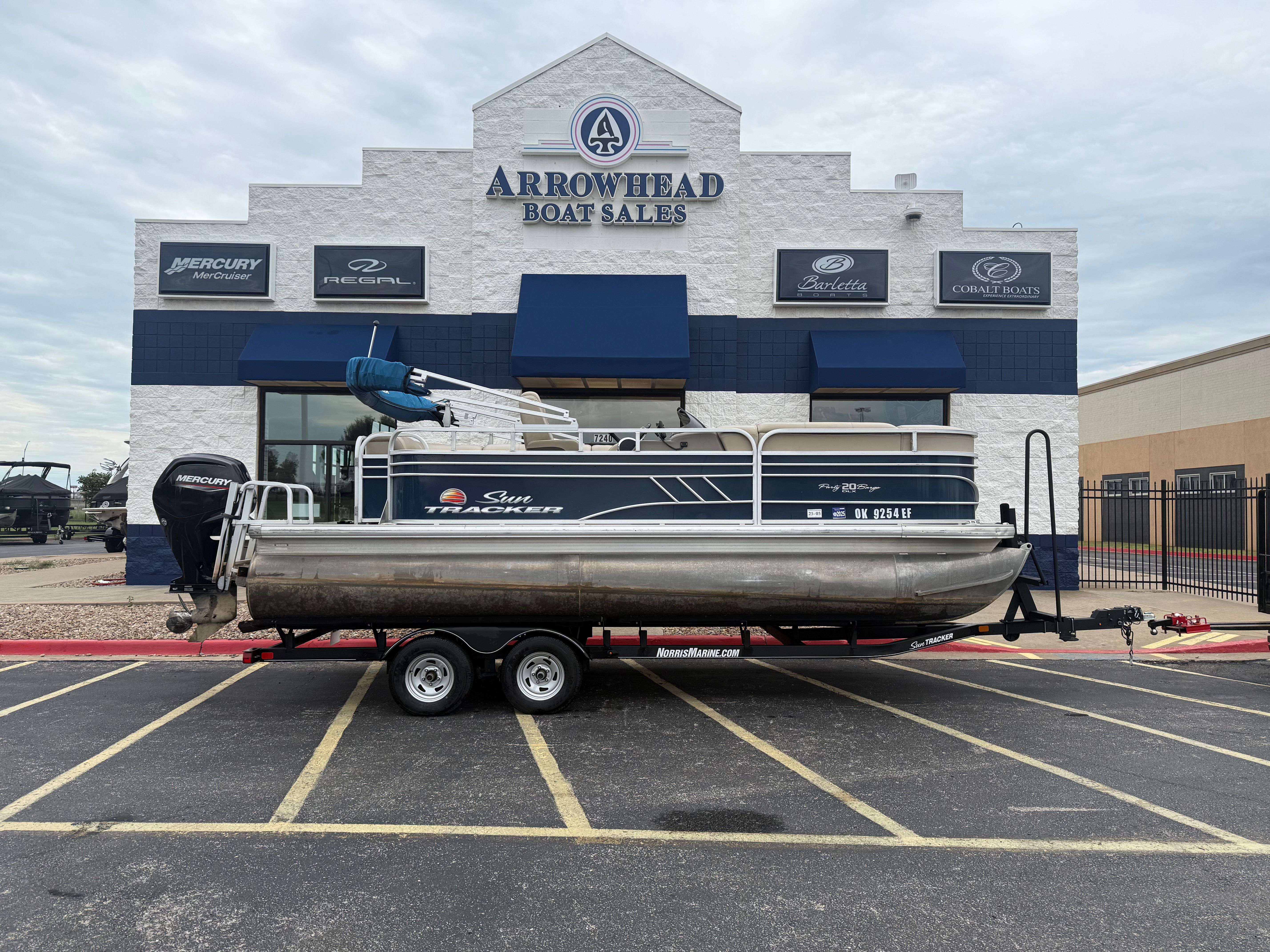 2020 Sun Tracker 20 DLX Party Barge