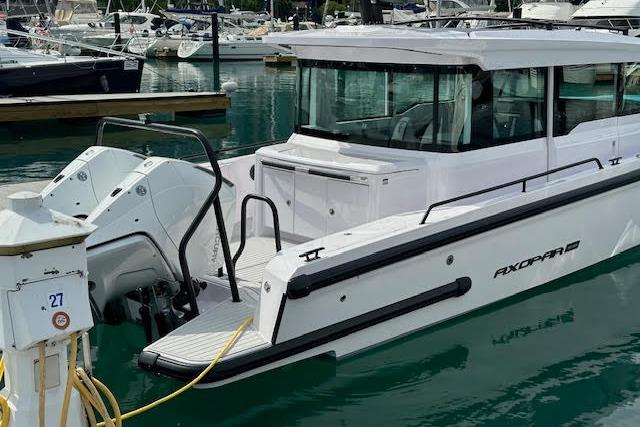 2024 Axopar 37 XC Cross Cabin Wet Bar